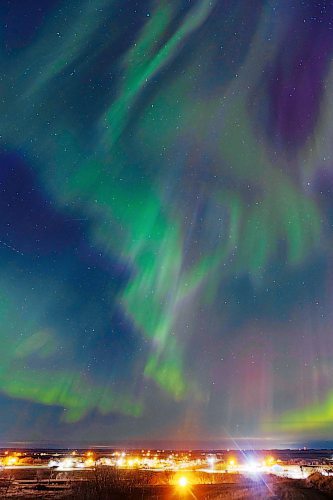 24042023
The northern lights dance across the sky above Sioux Valley Dakota Nation early Monday morning during a powerful display of aurora borealis that filled the sky. 
(Tim Smith/The Brandon Sun)