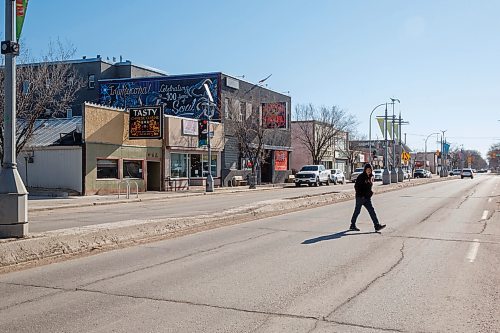 Mike Deal / Winnipeg Free Press
Then/Now
Royal George Hotel at 123 Regent Ave West.
230425 - Tuesday, April 25, 2023.