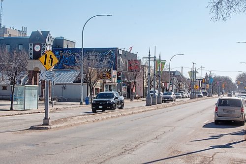 Mike Deal / Winnipeg Free Press
Then/Now
Royal George Hotel at 123 Regent Ave West.
230425 - Tuesday, April 25, 2023.