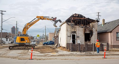 Mike Deal / Winnipeg Free Press
The house at 792 Logan Avenue is being demolished after the second fire there in the past six months.
WFPS crews were sent to the vacant two-storey house around 12:30 a.m. Wednesday. 
230426 - Wednesday, April 26, 2023.