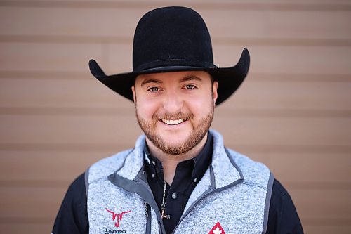 26042023
Auctioneer Jesse Campbell with Fraser Auction Service won the top score at the recent Man-Sask Livestock Auctioneering Championships in Killarney. 
(Tim Smith/The Brandon Sun)