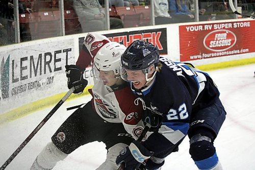 Ty Plaisier of the Virden Oil Capitals and Ian Amsbaugh of the Steinbach Pistons battle for position during the first period. (Lucas Punkari/The Brandon Sun)