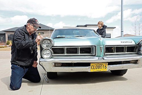 27042023
Norm and Val Poersch polish their 1965 Pontiac Parisienne at their home in Brandon. (Tim Smith/The Brandon Sun)