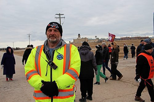 GABRIELLE PICHE / WINNIPEG FREE PRESS

PSAC members picket near Stony Mountain Institution Friday morning.
Frank Janz, strike captain and a lead at the location, stands at the picket line Friday morning.