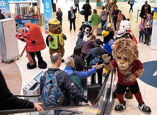 JESSICA LEE / WINNIPEG FREE PRESS

Manitoba&#x2019;s tourism and recreation mascots greet arrivals at Winnipeg&#x2019;s Richardson Airport April 28, 2023. The mascots were there to celebrate tourism week in Canada.

Stand up