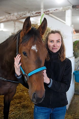 Mike Deal / Winnipeg Free Press
Horse groomer Ilona in trainer Devon Gittens barn has found a home in Winnipeg after escaping the war in Ukraine.
See George Williams story.
230428 - Friday, April 28, 2023.