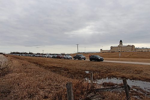 GABRIELLE PICHE / WINNIPEG FREE PRESS

PSAC members picket near Stony Mountain Institution Friday morning.

Workers deemed essential turn their vehicles off and wait for their turn to enter Stony Mountain Institution. Some say they&#x2019;ve waited upwards of four hours in past days.
