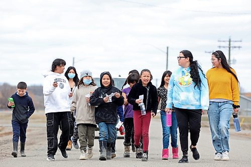 280423
The grade three class from Sioux Valley Elementary School took a walk through their community on Friday to learn about structures in the community.  (Tim Smith/The Brandon Sun)