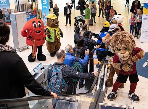 JESSICA LEE / WINNIPEG FREE PRESS

Manitoba&#x2019;s tourism and recreation mascots greet arrivals at Winnipeg&#x2019;s Richardson Airport April 28, 2023. The mascots were there to celebrate tourism week in Canada.

Stand up