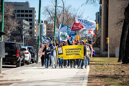 MIKAELA MACKENZIE / WINNIPEG FREE PRESS
 
Union activists march from the Union Centre to the Legislature on May Day in Winnipeg on Monday, May 1, 2023. One-third of PSAC members are currently still on strike.

Winnipeg Free Press 2023.