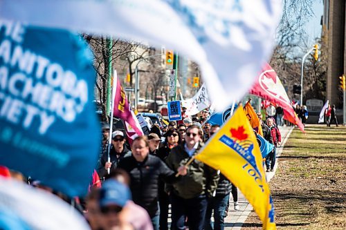 MIKAELA MACKENZIE / WINNIPEG FREE PRESS
 
Union activists march from the Union Centre to the Legislature on May Day in Winnipeg on Monday, May 1, 2023. One-third of PSAC members are currently still on strike.

Winnipeg Free Press 2023.