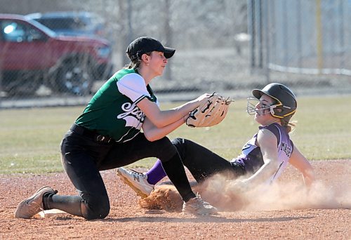 Neelin's Reese Schutte attempts to tag Massey's Kelsey Huibers at second base. (Thomas Friesen/The Brandon Sun)