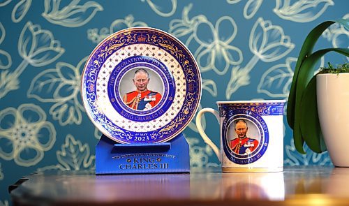RUTH BONNEVILLE / WINNIPEG FREE PRESS 

Local - Coronation Flag

Cup and saucer for the Coronation of the King brought back from London after the  Lieutenant Governor of Manitoba Anita R. Neville, visited the King recently. 

See story. 
May 3rd,, 2023