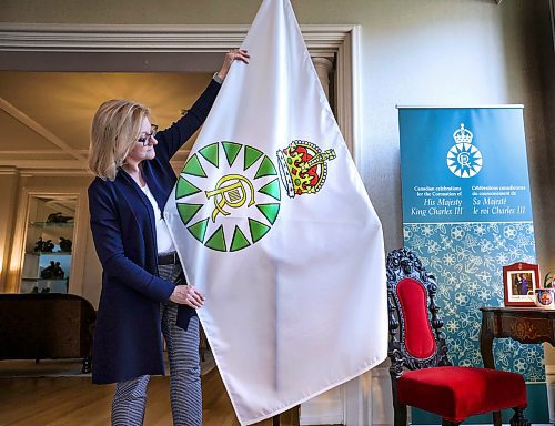 RUTH BONNEVILLE / WINNIPEG FREE PRESS 

Local - Coronation Flag

Kate Gameiro &#xb7; Executive Director of the Lieutenant Governor of Manitoba, adjusts the new Coronation Flag at Manitoba House Wednesday. 

See story. 
May 3rd,, 2023