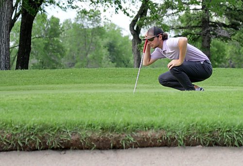 Austin Dobrescu turned professional in 2020 and is teaching golf at Mulligan's Driving Range this summer. (Thomas Friesen/The Brandon Sun)
