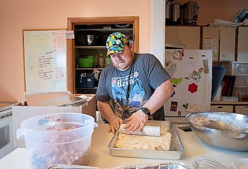 JESSICA LEE / WINNIPEG FREE PRESS

Ray Sainsbury rolls dough for biscuits May 3, 2023 at the kreative Kitchen at St. Thomas Anglican in Weston, where food insecure community members gather to pick up hot meals and a hamper on Wednesday nights.

Reporter: John Longhurst