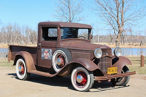 Curt Stauffer's 1932 Truck Model B with its flathead V8 engine and three speed manual transmission sits in the sun at Dinsdale Park on Thursday. (Michele McDougall, The Brandon Sun)
