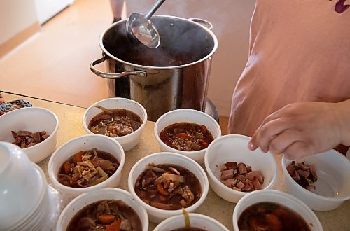 JESSICA LEE / WINNIPEG FREE PRESS

Meredith Robinson fills soup bowls May 3, 2023 at the kreative Kitchen at St. Thomas Anglican in Weston, where food insecure community members gather to pick up hot meals and a hamper on Wednesday nights.

Reporter: John Longhurst