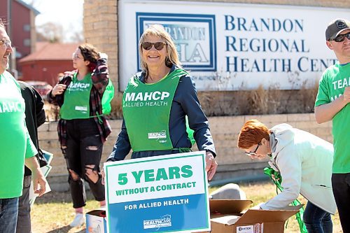 Marilyn Sabeski, X-ray technician at Russell Health Centre, joins more than 50 other members of the Manitoba Association of Health Care Professionals for an informational picket in front of Brandon Regional Health Centre on Friday. (Michele McDougall, The Brandon Sun)