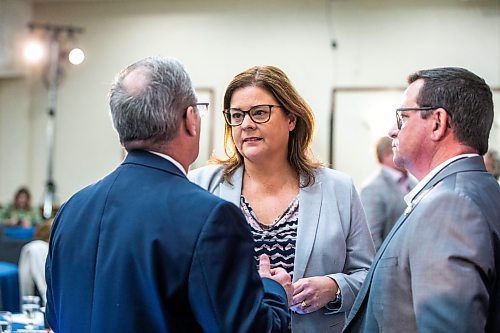 MIKAELA MACKENZIE / WINNIPEG FREE PRESS
 
Premier Heather Stefanson speaks with folks before making her keynote address at the Manitoba Chambers of Commerce 2023 Manitoba Economic Summit at the Victoria Hotel in Winnipeg on Friday, May 5, 2023. For Carol story.

Winnipeg Free Press 2023.