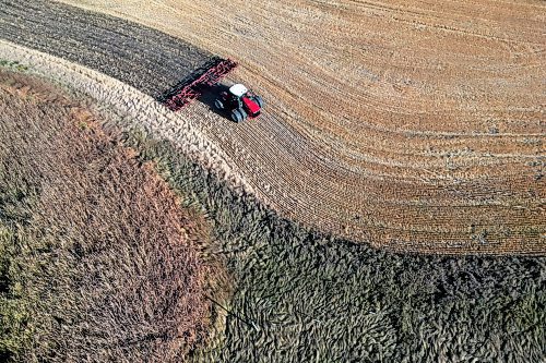 18102022
A tractor tills land on the southern edge of the Brandon Hills on a sunny Tuesday. (Tim Smith/The Brandon Sun)