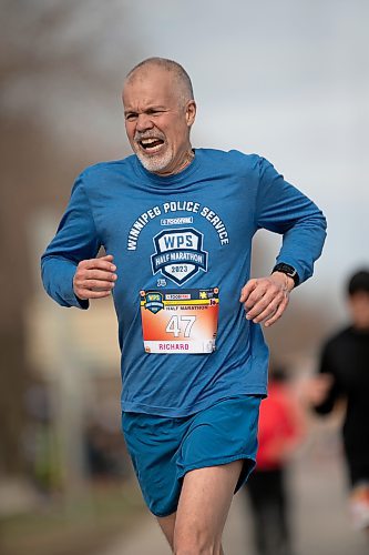 BROOK JONES / WINNIPEG FREE PRESS
Runner Richard Alary is seen on Portage Avenue with one kilometre until the finish line in the Winnipeg Police Service Half Marathon in Winnipeg, Man., Sunday, May 7, 2023. 