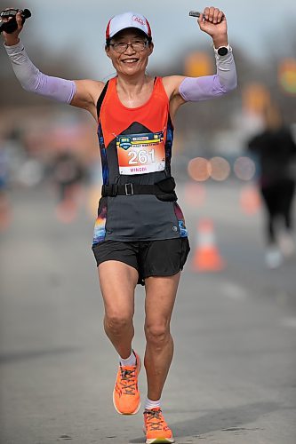 BROOK JONES / WINNIPEG FREE PRESS
Distance running Mingdi Zhao, who is from Winnipeg, shows her excitment with one kilometre until the finish line in the Winnipeg Police Service Half Marathon in Winnipeg, Man., Sunday, May 7, 2023. 