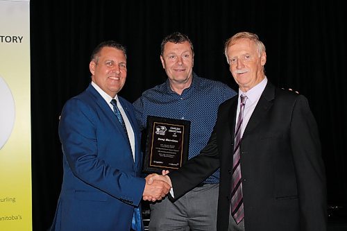 Deputy Premier Cliff Cullen, left, and Manitoba Curling Hall of Fame and Museum President Peter Nicholls present Doug Harrison with his 2023 hall of fame plaque during Sunday's induction ceremony at the Victoria Inn. Harrison won his only Manitoba men's provincial title as a skip at the Keystone Centre in 1978. A profile on Joyce McDougall's 2021 Canadian masters women's championship team will appear in Tuesday's Brandon Sun. (Lucas Punkari/The Brandon Sun)