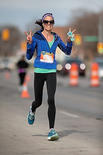 BROOK JONES / WINNIPEG FREE PRESS
A runner shows her enthusiasm as she runs down Portage Avenue with one kilometre until the finish line in the Winnipeg Police Service Half Marathon in Winnipeg, Man., Sunday, May 7, 2023. 