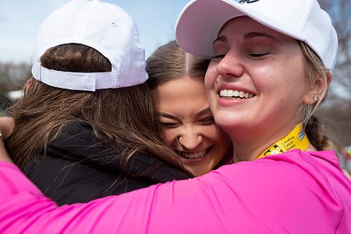 BROOK JONES / WINNIPEG FREE PRESS
Distance runner Kristen Masklyk (right), who has a knee injury receives hugs from her friends Carlie Bell and Logan Mask after she finsihed the Winnipeg Police Service Half Marathon in Winnipeg, Man., Sunday, May 7, 2023.
