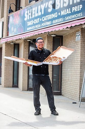 MIKAELA MACKENZIE / WINNIPEG FREE PRESS
 
Owner Vince Bignell holds taco (left) and North Ender pizzas outside of Shelly's Indigenous Diner in Winnipeg on Friday, May 5, 2023. For Dave story.

Winnipeg Free Press 2023.