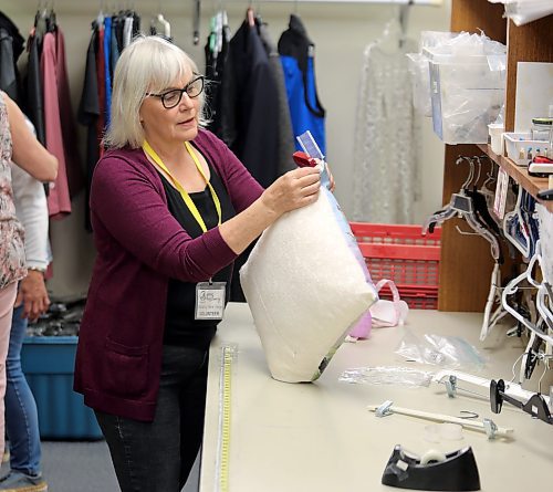 Barb Barrie, a member of the Brandon Regional Health Centre (BRHC) Auxiliary makes a quick fix to a pillow donated to the Nearly New Shop on Tuesday. (Michele McDougall/The Brandon Sun)