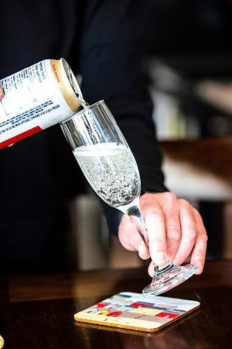 MIKAELA MACKENZIE / WINNIPEG FREE PRESS
 
Ben Sigurdson pours a Vizzy Mimosa to try with his mom, Gail Cabana-Coldwell, in Winnipeg on Tuesday, May 9, 2023. For Ben story.

Winnipeg Free Press 2023.