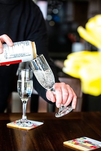 MIKAELA MACKENZIE / WINNIPEG FREE PRESS
 
Ben Sigurdson pours a Vizzy Mimosa to try with his mom, Gail Cabana-Coldwell, in Winnipeg on Tuesday, May 9, 2023. For Ben story.

Winnipeg Free Press 2023.