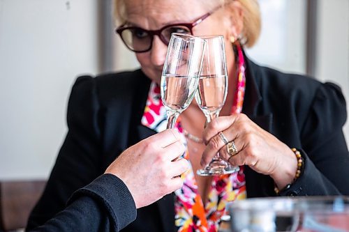 MIKAELA MACKENZIE / WINNIPEG FREE PRESS
 
Ben Sigurdson and his mom, Gail Cabana-Coldwell, taste test brunch drinks in Winnipeg on Tuesday, May 9, 2023. For Ben story.

Winnipeg Free Press 2023.