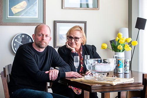 MIKAELA MACKENZIE / WINNIPEG FREE PRESS
 
Ben Sigurdson and his mom, Gail Cabana-Coldwell, taste test brunch drinks in Winnipeg on Tuesday, May 9, 2023. For Ben story.

Winnipeg Free Press 2023.