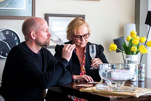 MIKAELA MACKENZIE / WINNIPEG FREE PRESS
 
Ben Sigurdson and his mom, Gail Cabana-Coldwell, taste test brunch drinks in Winnipeg on Tuesday, May 9, 2023. For Ben story.

Winnipeg Free Press 2023.