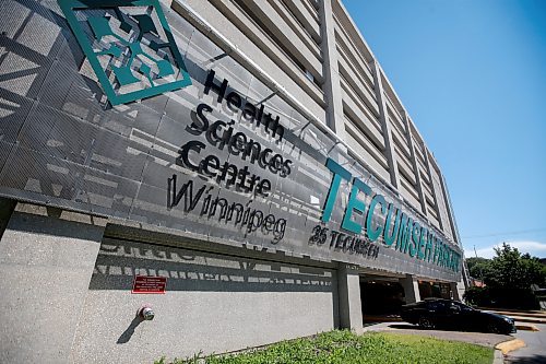 JOHN WOODS / WINNIPEG FREE PRESS
A unidentifiable Health Sciences Centre (HSC) health care worker&#x2019;s car has been broken into twice at the HSC Tecumseh Parkade in Winnipeg Monday, July 11, 2022. 

Reporter: Abas