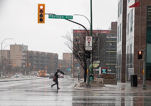 JESSICA LEE / WINNIPEG FREE PRESS



A person walks on Portage Ave. on April 22, 2022 during the rain.