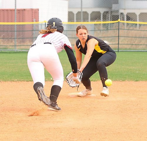Under-19 Westman Magic second baseman Amy Hrycak (2) gathers in a low throw as Interlake Phillies base runner Taylor Audette (7) scrambles back in safely in Manitoba Premier Softball League action on Saturday afternoon at the Ashley Neufeld Softball Complex. (Perry Bergson/The Brandon Sun)