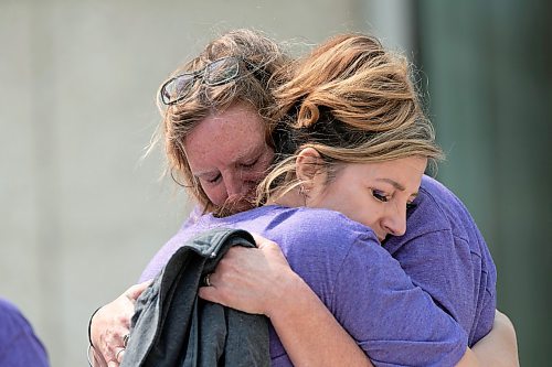 BROOK JONES / WINNIPEG FREE PRESS
Ida-Marie Poitras (right) gives Karen Reimer (left), who is the mother of Jordyn Reimer, a hug while family and friends gather outside the Law Courts building in Winnipeg, Man., Monday, May 15, 2023. Jordyn Reimer was killed by a drunk driver last spring.