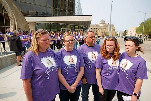 Mike Deal / Winnipeg Free Press
Family members of Jordan Reimer who was killed by a drunk driver, who pleaded guilty Monday morning, outside the Law Courts building at York Avenue and Kennedy Street along with supporters, all wearing purple t-shirts.
(From left) Karen, Alex, Doug, Andi and Nikki Reimer.
230515 - Monday, May 15, 2023.