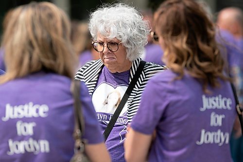 BROOK JONES / WINNIPEG FREE PRESS
Donna Borkowski supports family and friends of Jordyn Reimer outside the Law Courts building in Winnipeg, Man., Monday, May 15, 2023. Reimer was killed by a drunk driver last spring.

