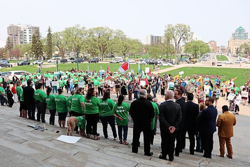 More than 100 Manitoba Association of Health Care Professionals members and union supporters gathered on the grounds of the Manitoba legislature on May 16, 2023, amid protracted contract negotiations with Shared Health. (Tyler Searle / Winnipeg Free Press)