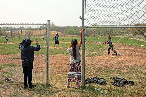16052023
Sioux Valley Elementary School physical education teacher Virgil Bunn pitches as students play baseball during recess at the school on a hot and smokey Tuesday afternoon. 
(Tim Smith/The Brandon Sun)