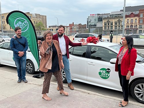 GABRIELLE PICHE / WINNIPEG FREE PRESS

Peg City Car Co-op announcement of a free-floating carsharing service.
Coun. Janice Lukes holds the keys to a Peg City car Wednesday. From left, Coun. Matt Allard, Peg City CEO Philip Mikulec and Coun. Devi Sharma stand by.