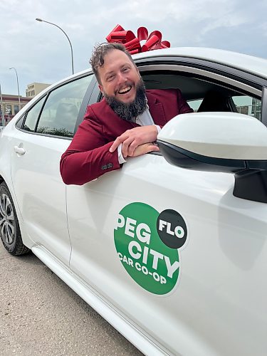 GABRIELLE PICHE / WINNIPEG FREE PRESS

Peg City Car Co-op announcement of a free-floating carsharing service.
Peg City Car Co-op CEO Philip Mikulec hangs out the window of a new free-floating carsharing vehicle.