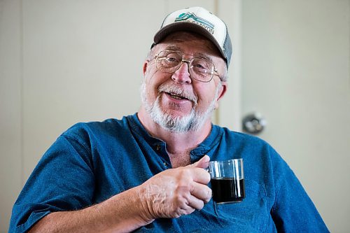 MIKAELA MACKENZIE / WINNIPEG FREE PRESS
 
Alvin Funk has coffee at the Double Diamond Farm Supply just north of Snowflake, Manitoba on Wednesday, May 17, 2023. For Al Small story.

Winnipeg Free Press 2023.