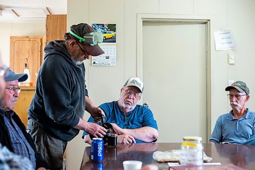 MIKAELA MACKENZIE / WINNIPEG FREE PRESS
 
Coffee at the Double Diamond Farm Supply just north of Snowflake, Manitoba on Wednesday, May 17, 2023. For Al Small story.

Winnipeg Free Press 2023.