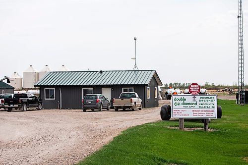 MIKAELA MACKENZIE / WINNIPEG FREE PRESS
 
The Double Diamond Farm Supply just north of Snowflake, Manitoba on Wednesday, May 17, 2023. For Al Small story.

Winnipeg Free Press 2023.